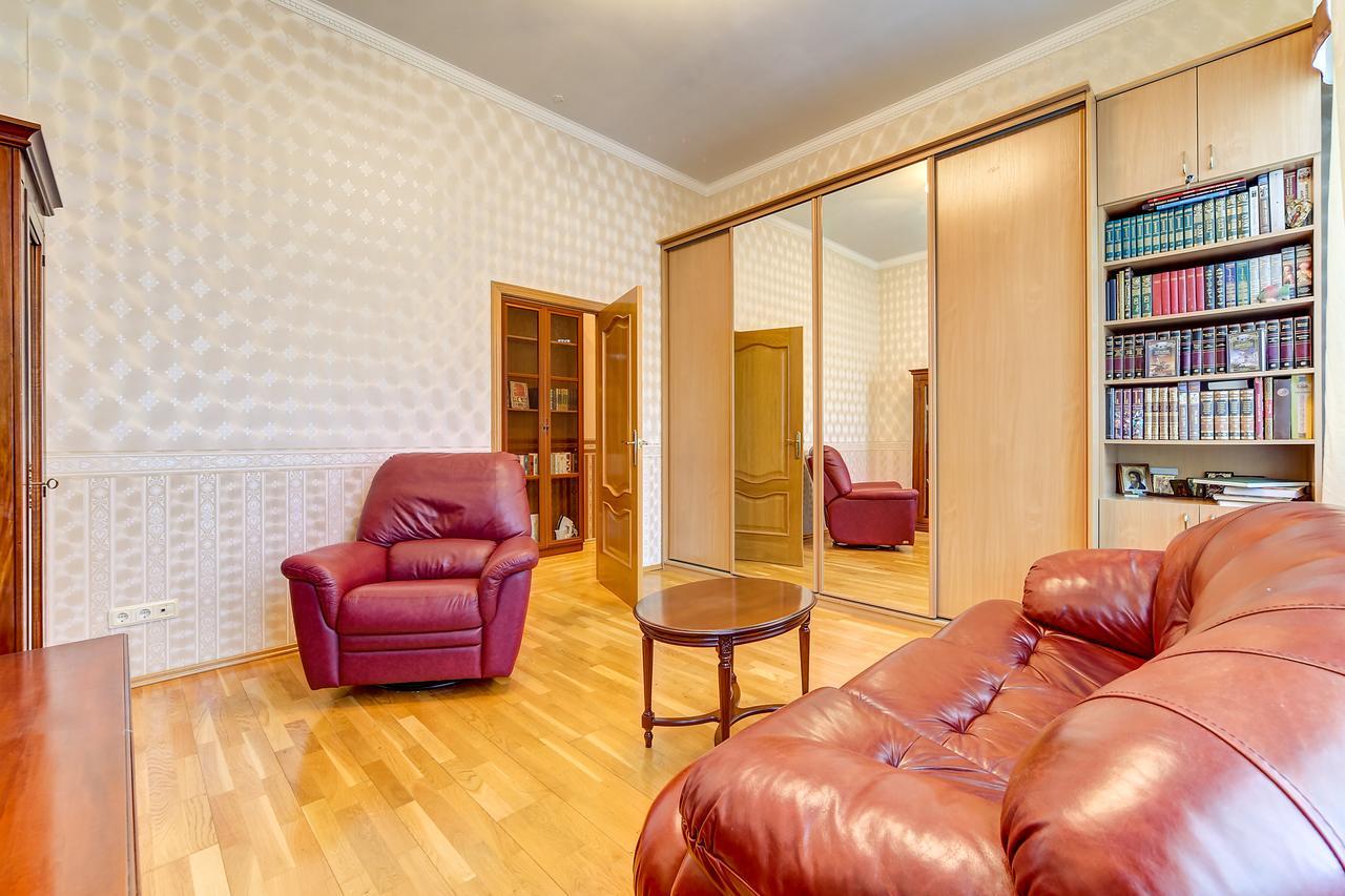 Apartment On Oranzhereynaya 7 普希金 外观 照片